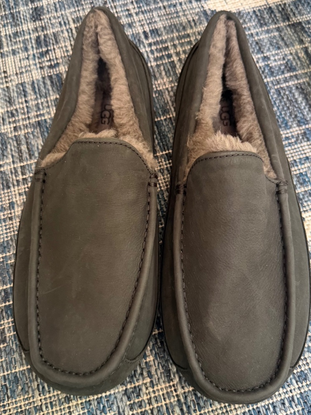 NWOB UGG Ascot Leather Moccasin Slipper Black Men's Size 10 EEE